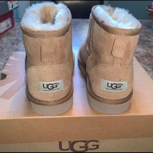 Uggs • Brand New! w/ Box • Size 5 • Or Women’s 7
